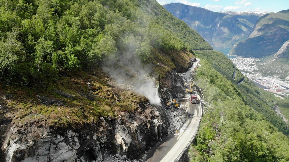 BYGGELEIAR: Fem menn ønsker å bli byggeleiar for tunnel i Vestland fylke. Her frå bygginga av Ljotelitunnelen i Årdal.
