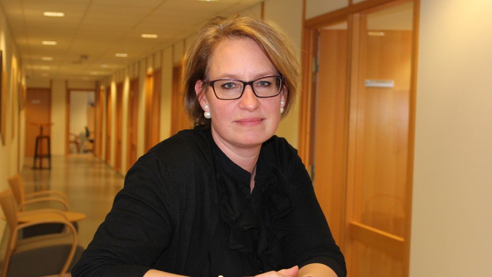KAN STENGE: Kristine Longfellow seier at det kan bli aktuelt å stenge skulen.