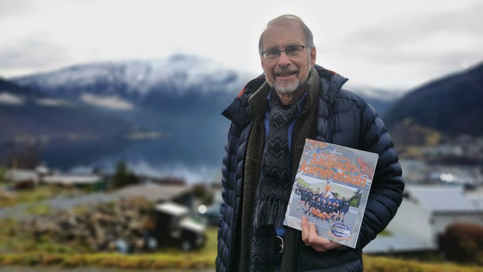 I over 30 år har Bjørn og kompisgjengen jogga gjennom lysløypene i Sogndal - det resulterte i bok