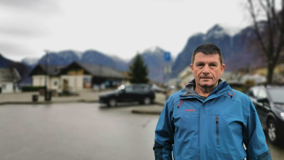 SIKRING: Ordførar Trygve Skjerdal må finne finansiering til flaumsikringa i Nærøydalen.