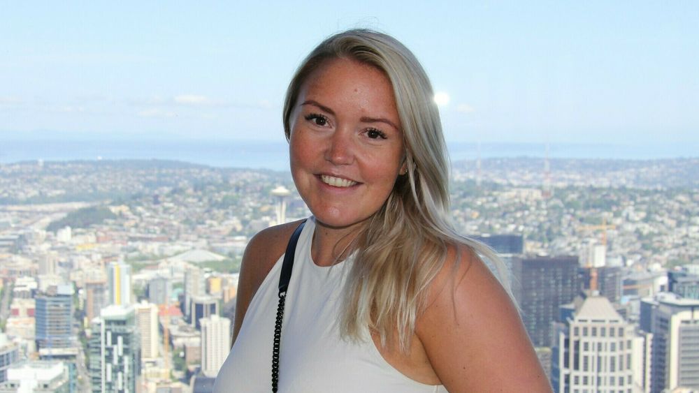 Ida Bergum er glad i å reise. Her er hun på toppen av Columbia Center i Seattle i forbindelse Microsoft Business Applications Summit for to år siden.