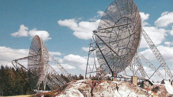 ACE High-antenner ved ikke navngitt, norsk stasjon tilknyttet den opprinnelige «Hot Line»-kjeden.