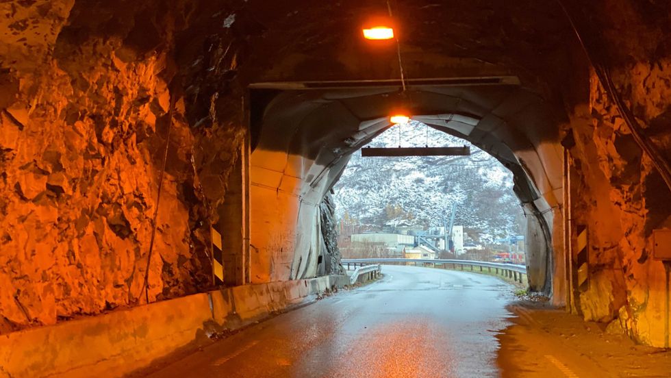 ÅRDAL: Fylkesveg 5633 Seimsdalstunnelen skal stå ferdig i mars 2023.