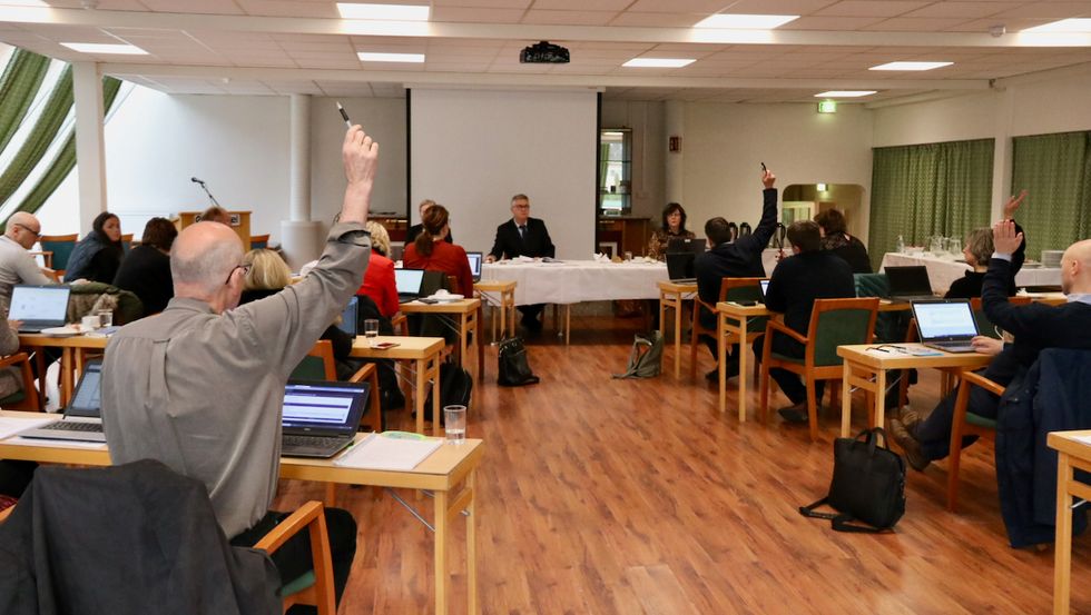 MOT: Sp, Raudt og SV stemde mot forslaget frå Ap om å starte eit forprosjekt for påbygg til Høyangerhallen. Forslaget fekk likevel eit knapt fleirtal.