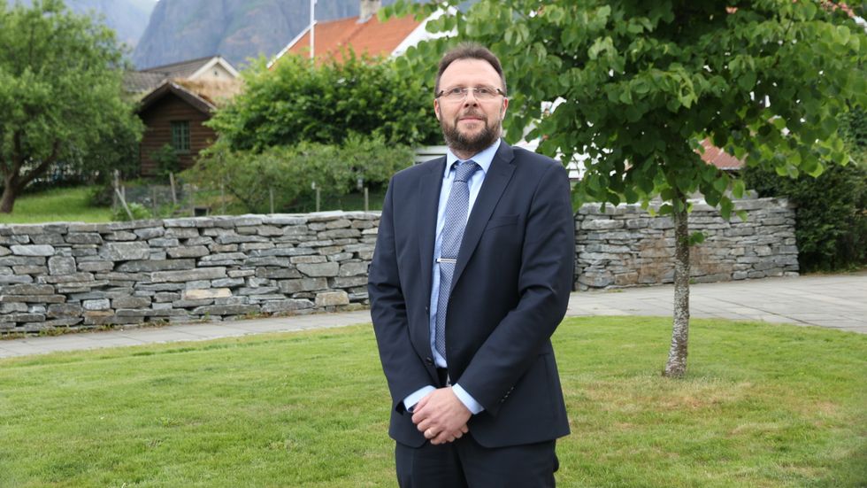 Administrerande banksjef Mads Indrehus i Sogn Sparebank seier at dei tek kundane sine forventningar på alvor som lokalbank.