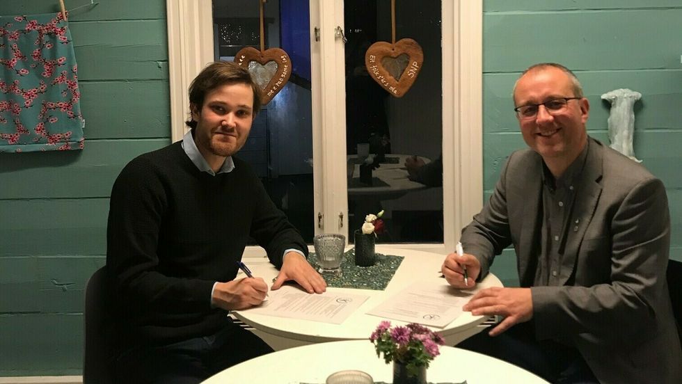 Truls Einar Johnsen frå Klimapartner Vestland og ordførar Arnstein Menes håpar å kunna skapa ein grønare kommune.