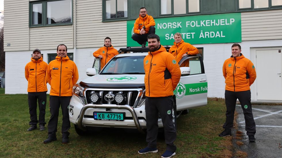 FRIVILLIG: Norsk Folkehjelp Sanitet Årdal er alle frivillige som rykker ut om det skulle skje ei ulukke eller nokon som går seg fast i fjellet eller liknande.