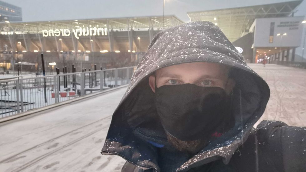 PÅ PLASS: Journalist er på plass på Intility Arena for å dekkje kampen i kveld.