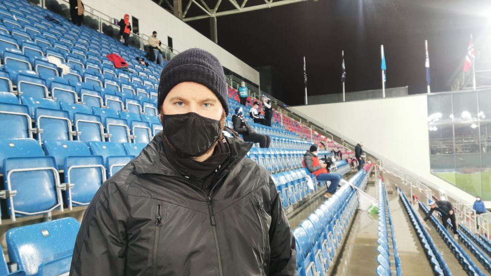 HÅPAR LYKKA SNUR: Sindre Myrvang og Saftkokaradn kom seg ikkje inn på Intility stadion før etter nærare 20. miunutt var gått. Då var Mjøndalen allereie i Leiinga.