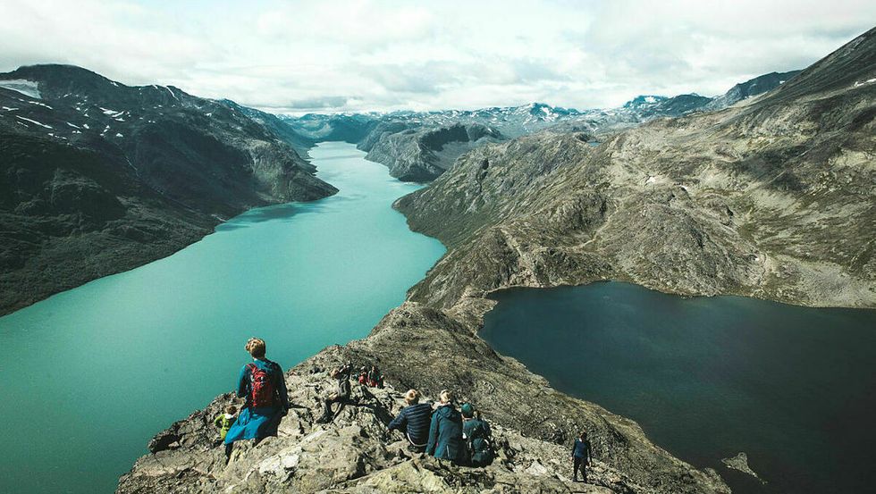 TURISTATTRAKSJON: Besseggen i Jotunheimen er eit svært populært reisemål. Foto: Morten Noremsaune