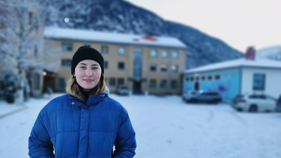 SPENT: Caitlin Fraser ventar i spaning på at resten av folkehøgskule-elevane skal komme til Sogndal. – Dei første ti dagane blir truleg av det meir einsame slaget, vedgår ho.