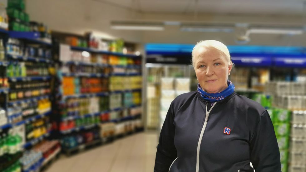BEKYMRA: Dagleg leiar Mrijam Celiius for Rema 1000 Sogndal fortel at dei i haust har opplevd fleire tjuveri enn vanleg. Store summar har truleg gått tapt.