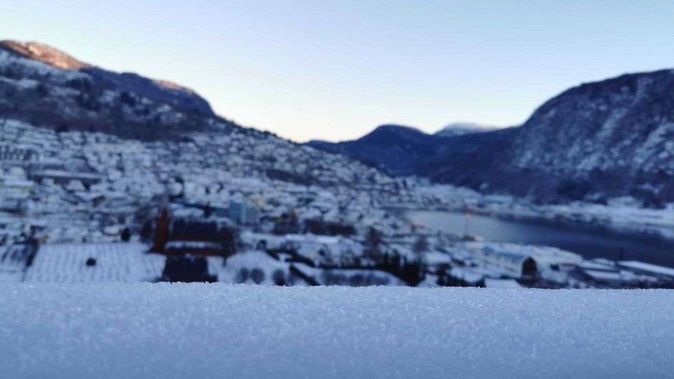 VINTER: Slik var vintersola over Sogndal torsdag morgon.