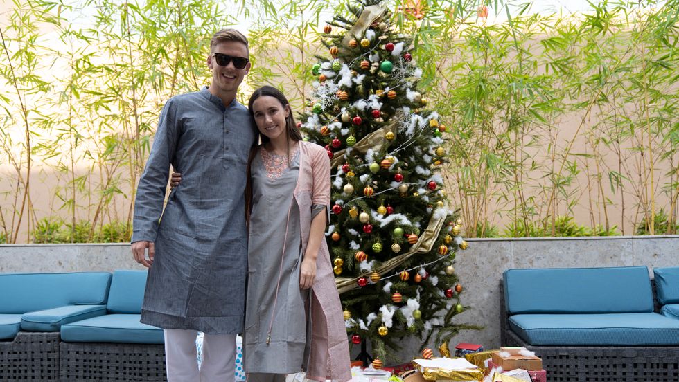 O JUL MED DI GLEDE: Julefeiringa vart av det meir eksotiske slaget for Kristian Fardal Opseth og kjærasten Savannah Francis i jula som var. Men langt frå hotellet fekk dei ikkje gå.