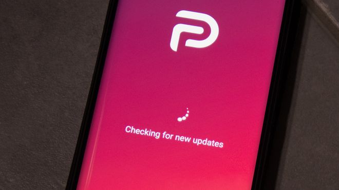 Parler mener Amazon hjelper Twitter med å bli kvitt en brysom konkurrent