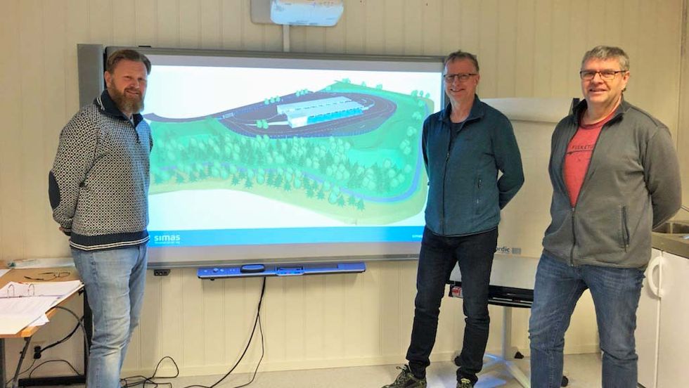 Orienteringsmøte i desember: (f.v.) Geir Øygard, anskaffing- og prosjektsjef SIMAS, Terje Arild Kveane, teknisk leiar Luster kommune og Jan Magne Svåi, leiar på eigedom i Luster kommune. FOTO: SIMAS