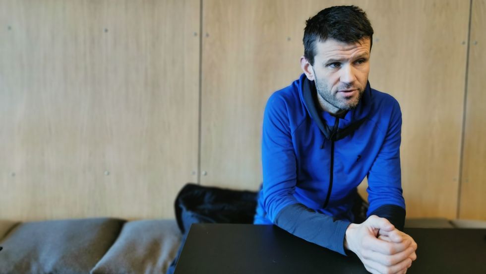 I TENKEBOKSEN: Sogndaltrenar Eirik Bakke opplever ein enorm interesse rundt spelarane i klubben. Samtidig håpar han å få nye ansikt inn.