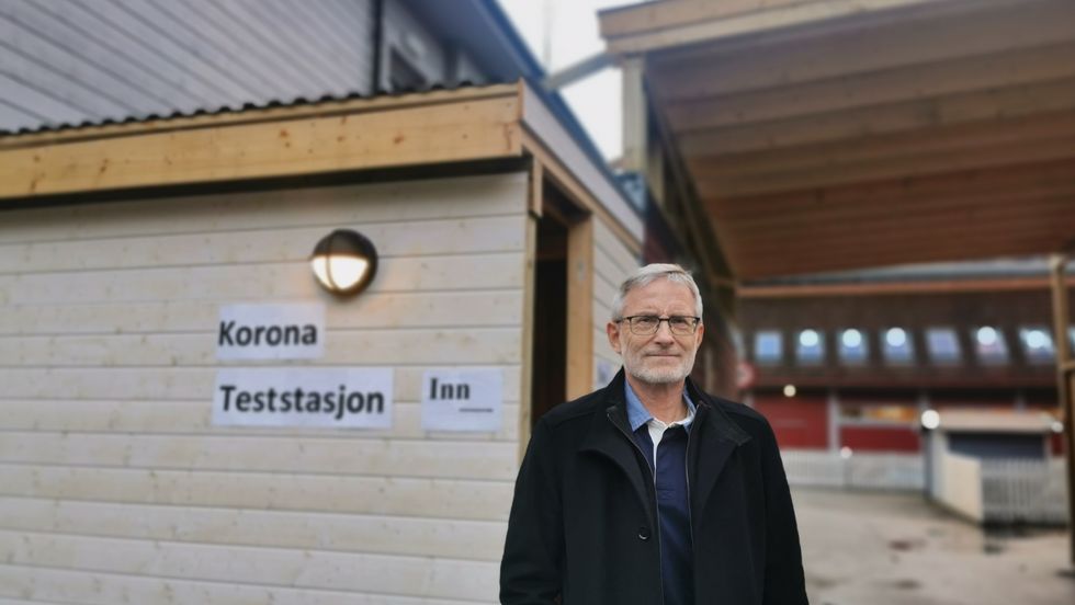 TESTPLANAR: Knut Cotta Schønberg i Luster er blant Kommuneoverlegane i Sogn som er svært bekymra over den nye smittesituasjonen i Oslo-området. Han vil ikkje berre sitje stille og sjå på.