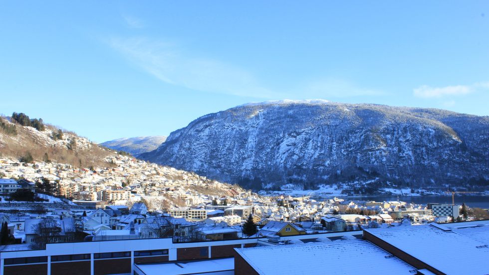 KLAR HIMMEL: Klar himmel og kuldegrader i Sogndal, eit vêr som heile regionen kan vente seg neste veke.