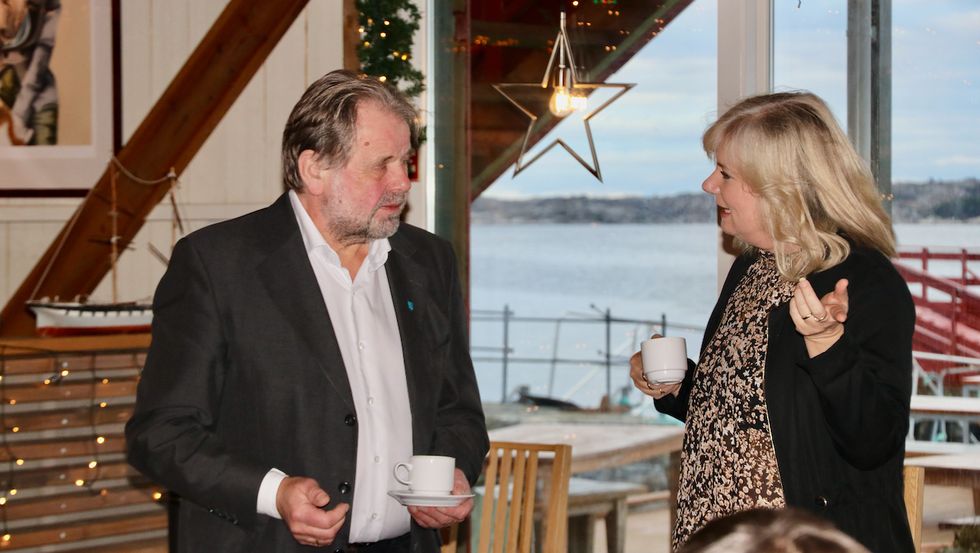 NÆRING: Gulen kommune og ordførar Hallvard Oppedal (Sp, t.v.) og kommunedirektør Irene Søreide (t.h.) stiller seg bak næringslivet i Gulen som kastar seg inn i konkurransen om ei etablering av ein batterifabrikk.