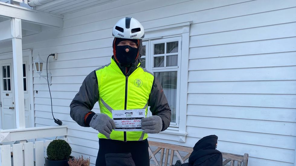 GODT KLEDD: Jørgen Berg var både kledd varmt og med refleks då han fullførte det 150 kilometer lange sykkelløpet fredag.