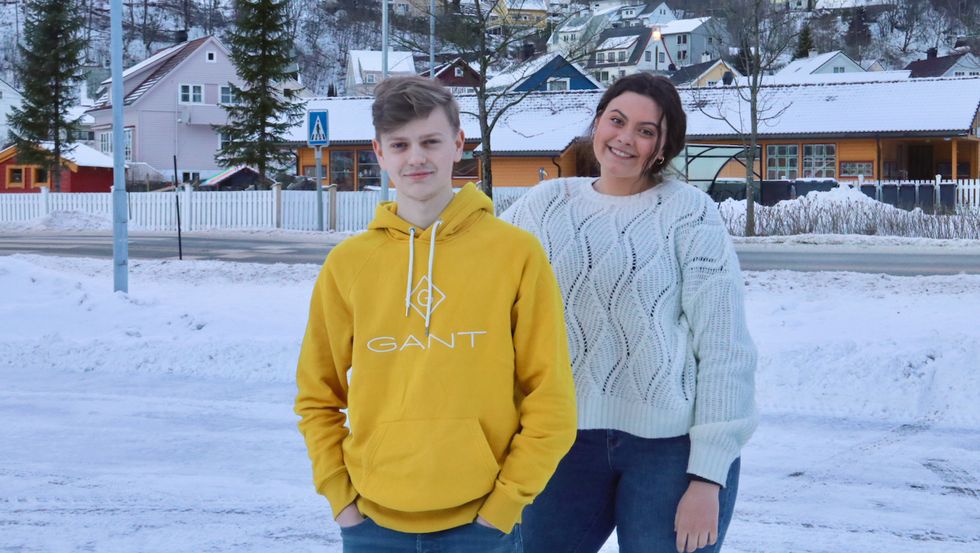 ENGASJERTE: Rune Dale Ullebø og Hedda Andrine Skår Indrebø jobbar for at endå fleire ungdommar skal engasjere seg i vindkraftsaka.