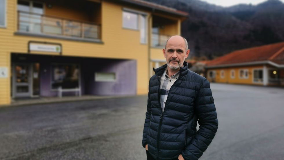 TRAVEL: Kommuneoverlege i Sogndal Leiv Erik Husabø har testa 25 stykk i Balestrand i dag. Testinga held fram i morgon.