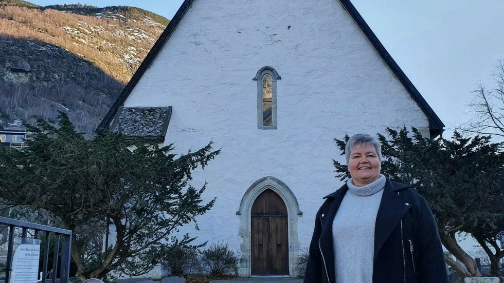 RESTAURERAST: Riksantikvaren har no vedteke midlar til utbetringsarbeide ved Vangen kyrkje i Aurland.
