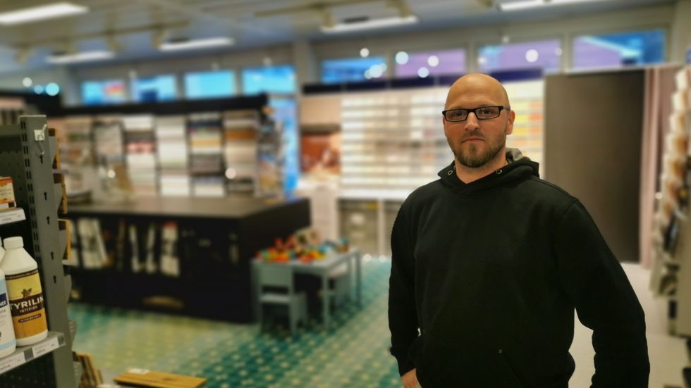 NØGD: Dagleg leiar Stian Bakketeig ved Fargerike Sogndal kan glede seg over 20 prosent vekst i 2020.