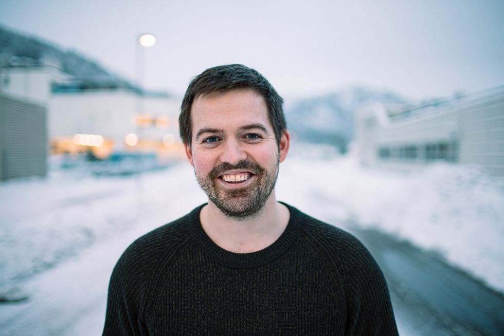 ENTEN-ELLER: Folk som bur her fortener både ryddige arbeidsforhold og ein jobb å gå til. Det kan ikkje vere enten-eller, skriv Torbjørn Vereide.