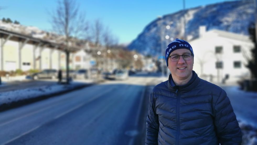 MOGLEGHEITER: Ordførar i Sogndal Arnstein Menes meiner eit bilfri Sogndal sentrum kan gje mange fordelar for tettstaden som regionsenter.