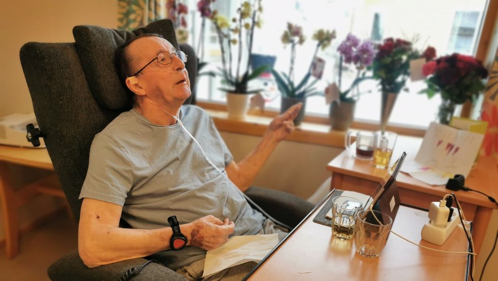 LUKKELEG: 70-åringen Arnfinn Sjøthun fekk i helga ein bursdagsgåve som stod temmeleg høgt oppe på ønskelista.