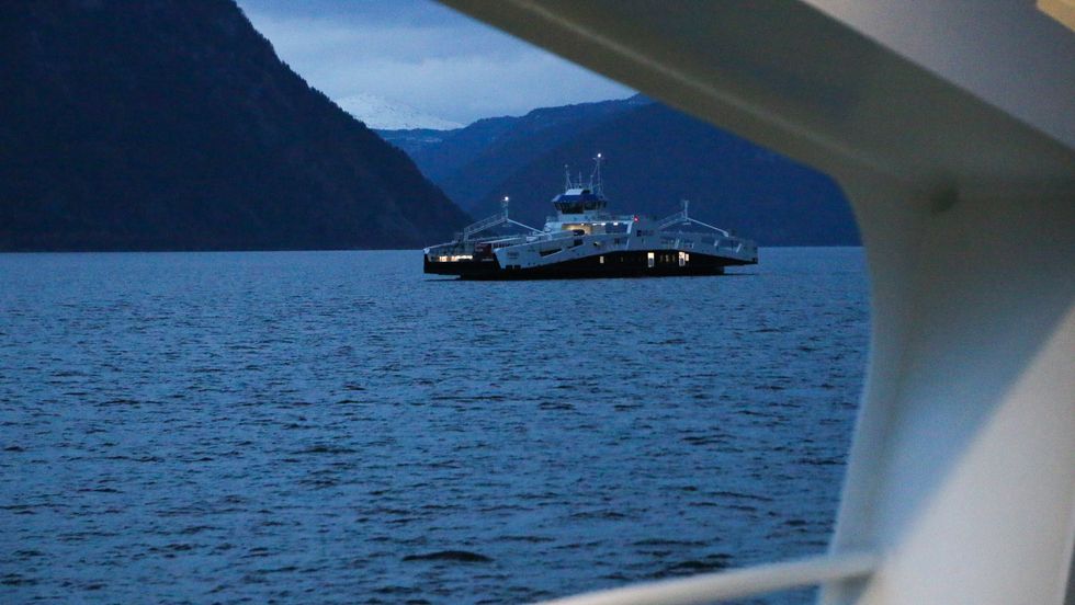 I DRIFT: Her er MF «Fodnes» i drift for første gong. Biletet er tatt frå søsterferja MF «Mannheller»