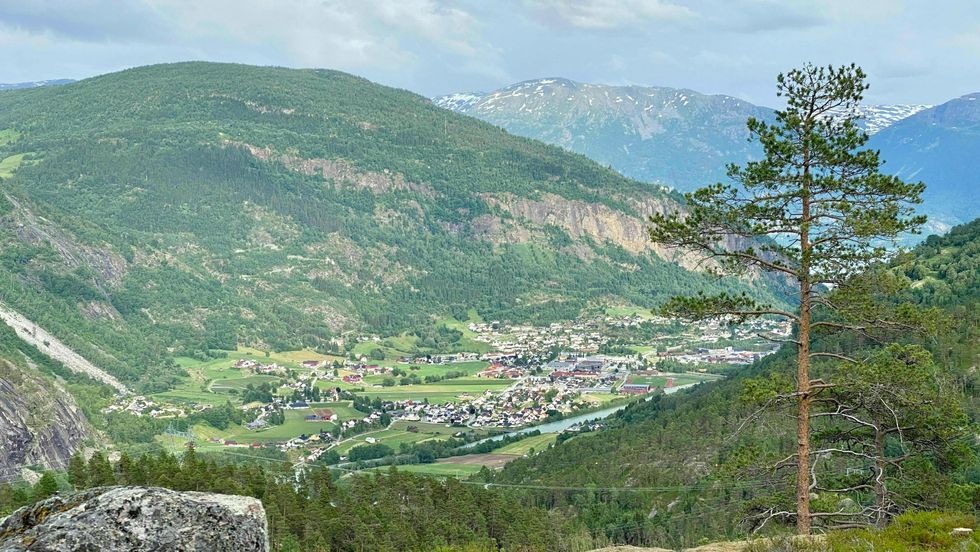 VEKST: Luster kommune kan skilte med vekst i folketalet i 2020. Biletet syner kommunesenteret Gaupne.