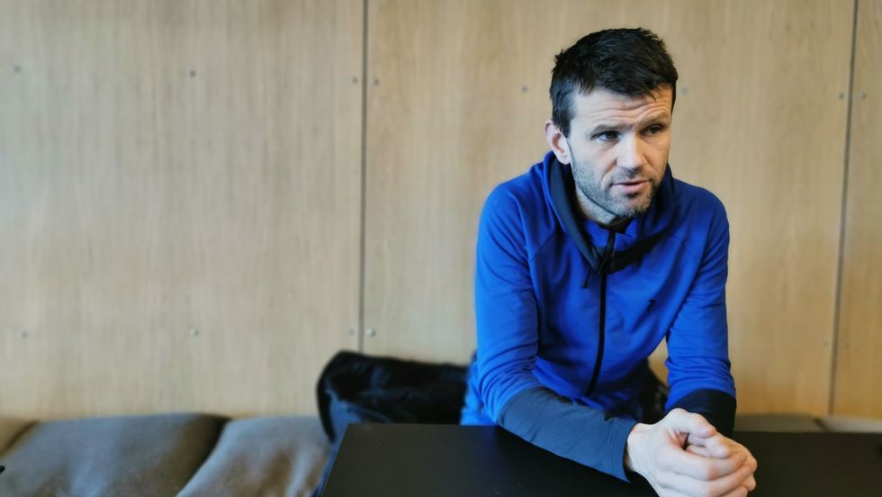 USIKKER: Sogndal fotball får ikkje lov å spele treningskampar. No er trenar Eirik Bakke bekymra for om serien kan starte opp første veka i april, eller ikkje.