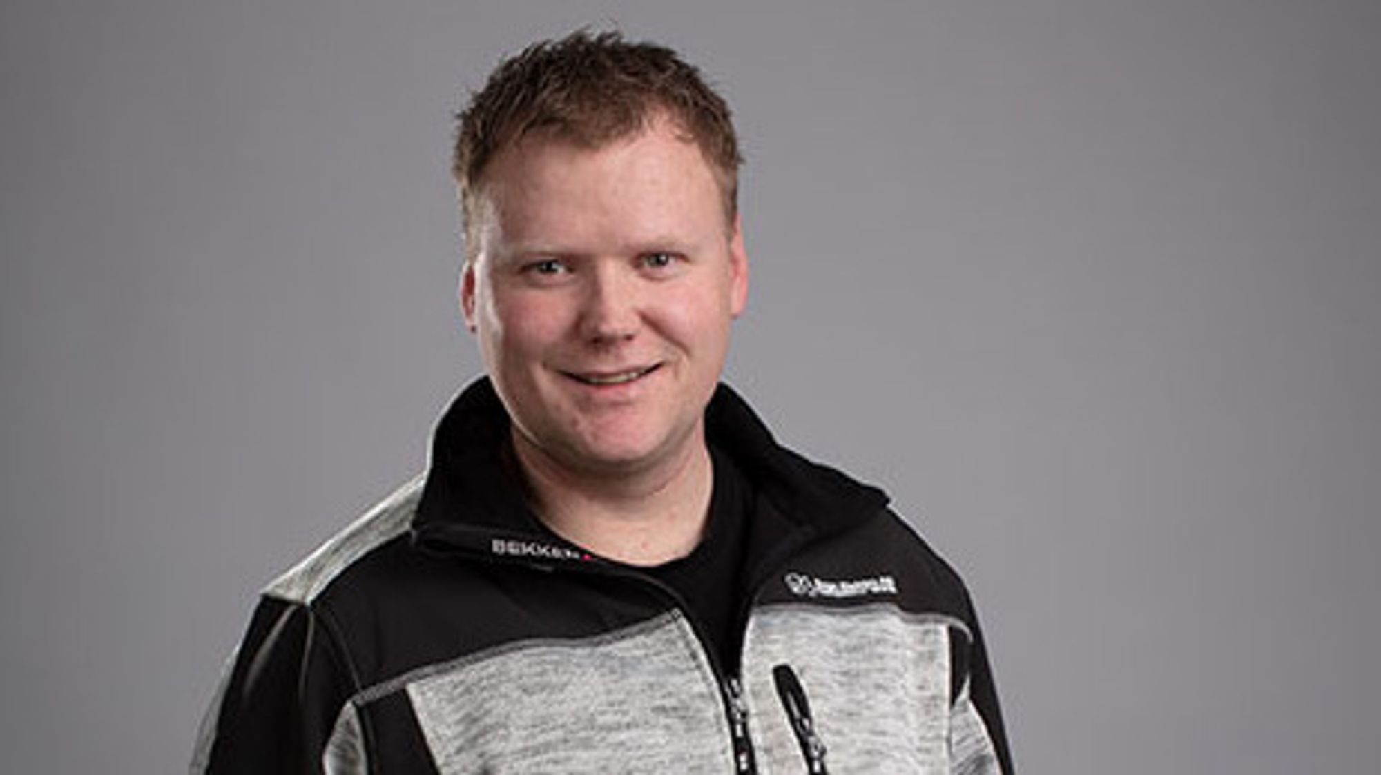 INVESTERER: Stian Hellebust i Sogn Elektro.
