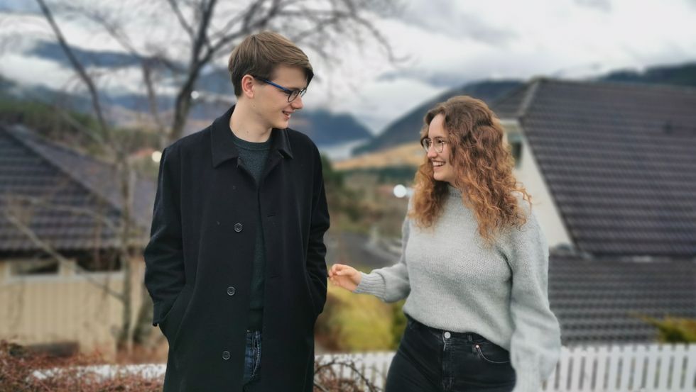 MUSIKALSKE: Eirik Andreas Albertsen vart med i familiebandet til sambuar Sara-Estelle då han flytta til Tyskland.