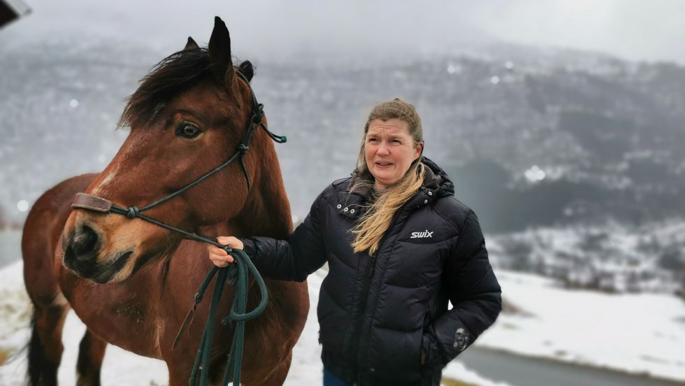 UTBROT: Eit smitteutbrot av korona har dei siste vekene prega ridemiljøet i Sogndal. Men Agna Hollekve ved seier situasjonen no er under kontroll.