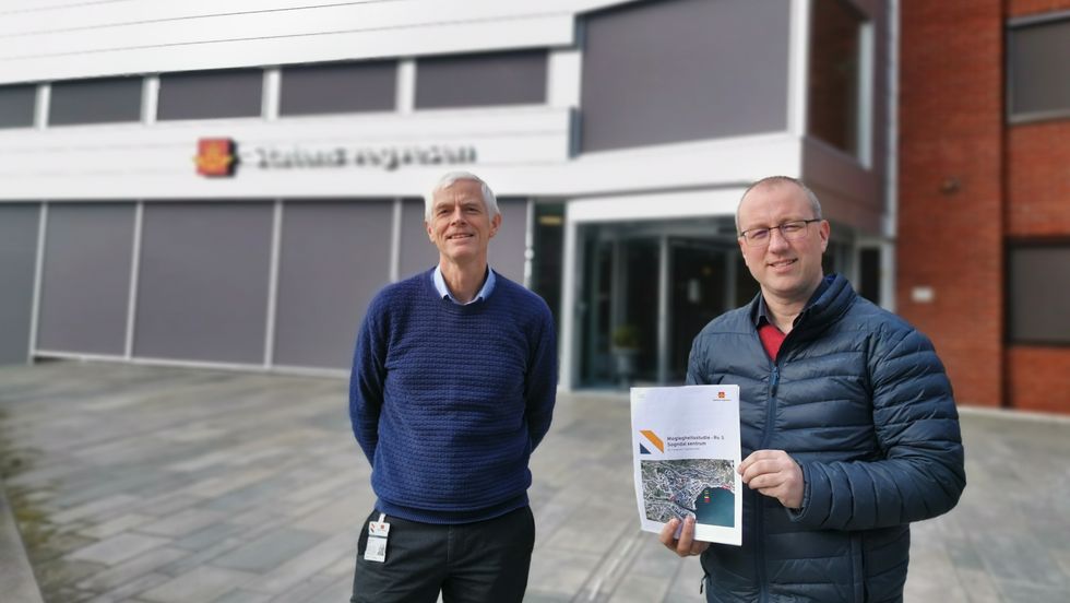 UTKAST: Nils Magne Slinde i vegvesenet har no gjeve eit mogleg utkast for tunnelplanane i Sogndal, som ordførar Arnstein Menes kan ta med seg inn i neste kommunale møte.
