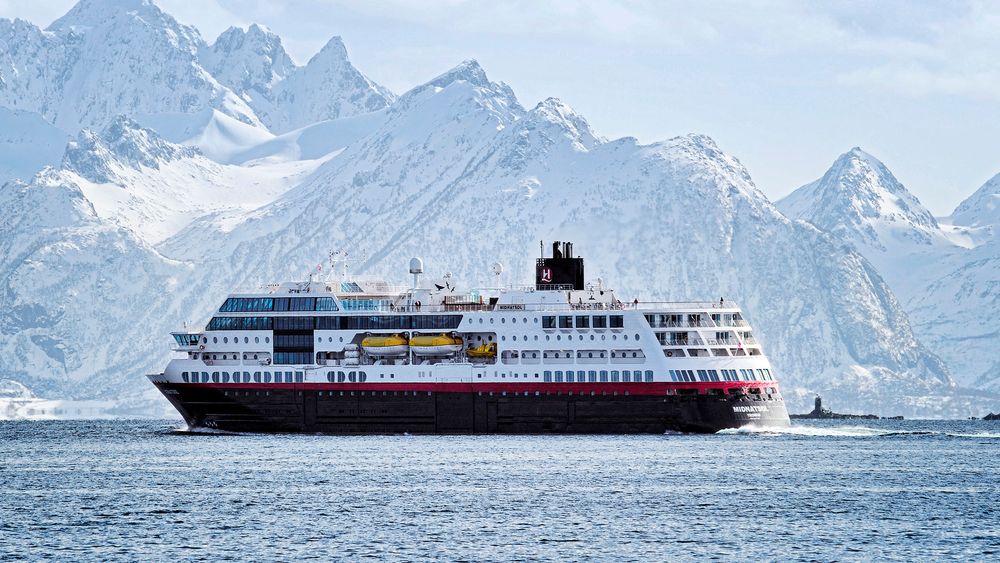 MS Midnatsol er det ene av to Hurtigruten-skip som er berørt av datalekkasjen.