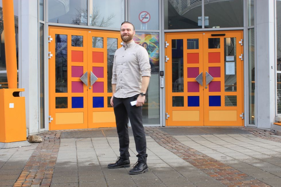 Bli med Stig på jobb som ny kulturhussjef: – Eg synest kulturhuset har vore bra, og me skal gjera det endå betre.