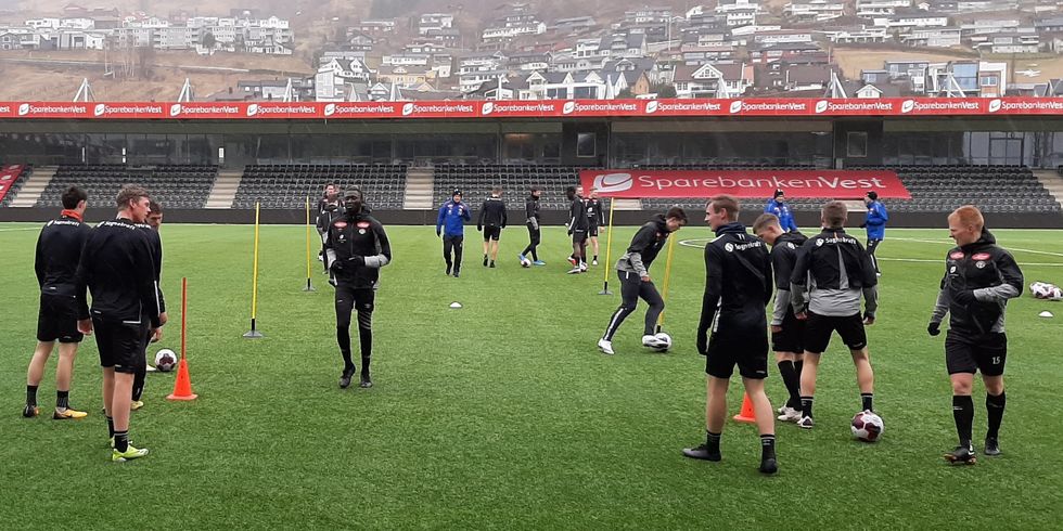 TRENING: Sogndal gjennomførte ei solid treningsøkt laurdag, og på speløkta viste duoen Sivert Mannsverk og Kristoffer Valsvik prov på at dei blir å rekna med når alvoret tek til.