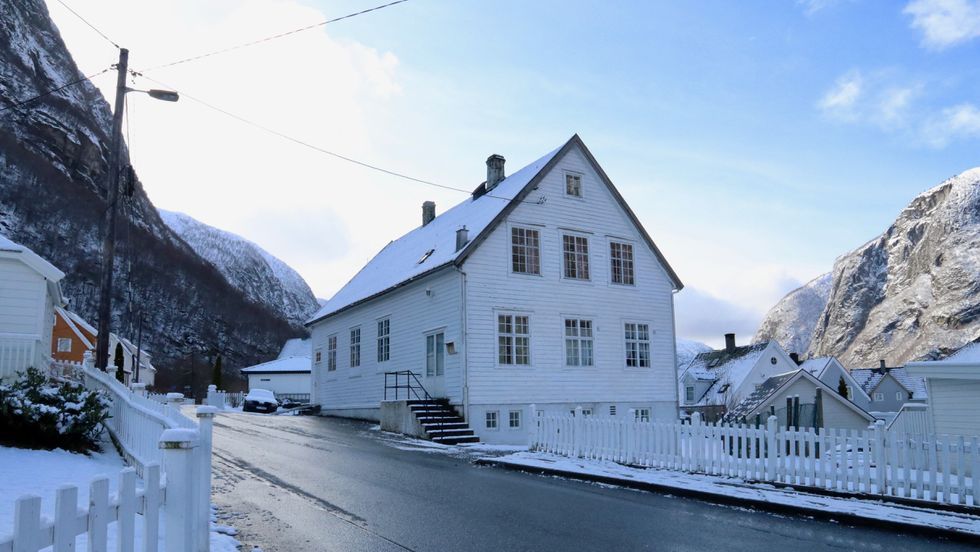 UVISSE: Det er usikkert kva som skjer med bedehuset i Høyanger framover då det treng nye eigarar.