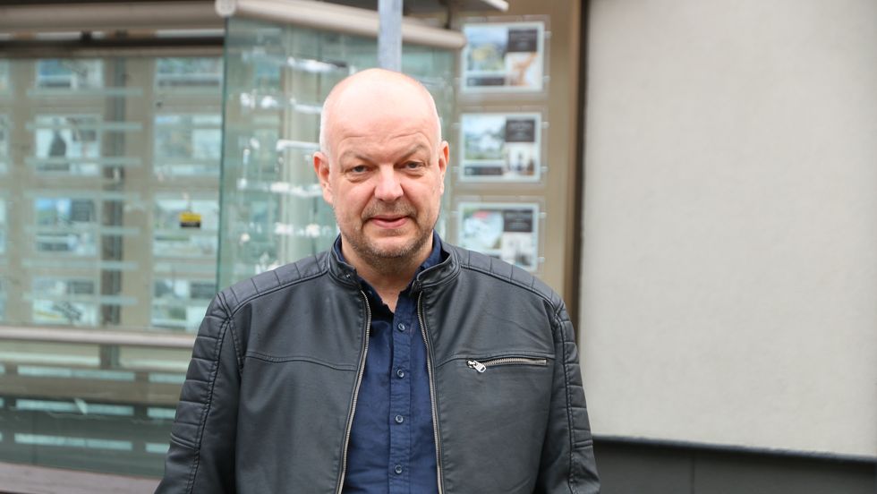FORSTÅR: Hilmar Høl i Årdal forstår at mange er bekymra i kommunen etter nyheitene om det brasiliansk-muterte viruset.