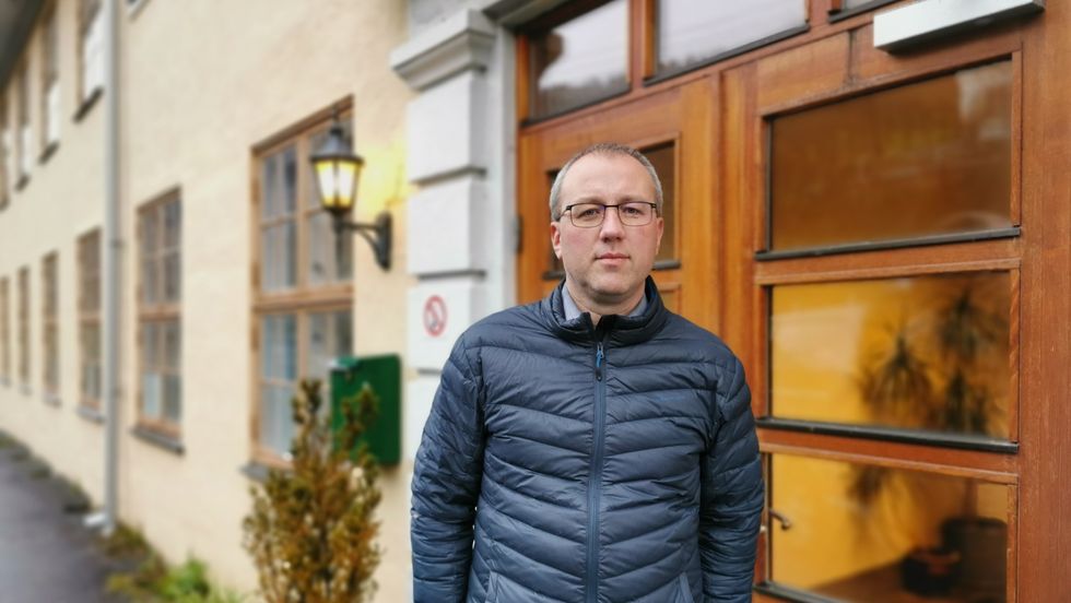 MUTASJON: Måndag fekk kommunen og ordførar Arnstein Menes beskjeden dei frykta: Utbrotet på Kaupanger skule har samanheng med det muterte viruset.