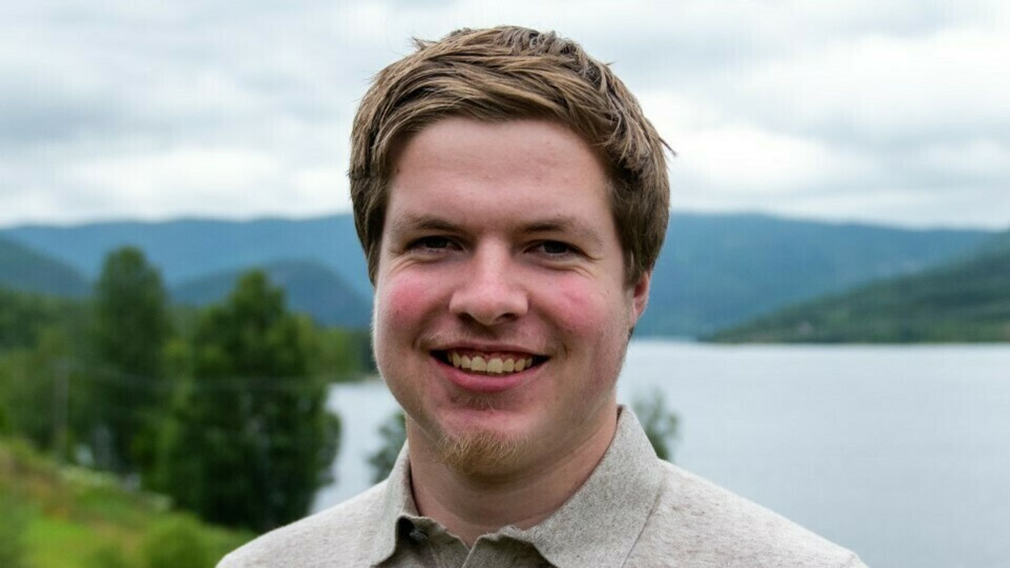 ENGASJERT: Hans Christian Andersen-Knudsen er nestleiar i utval for samfunnsutvikling og kommunestyrerepresentant for Sogndal SV. Han vil ha ein løysing på problemet med for dålege møteplassar i Sogndal.