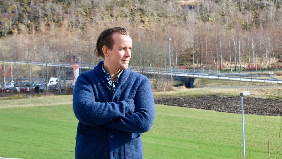 REISER: Alex Ek har jobba mykje blant ungdommen i Høyanger, men vender no blikket mot Vik og ny jobb.