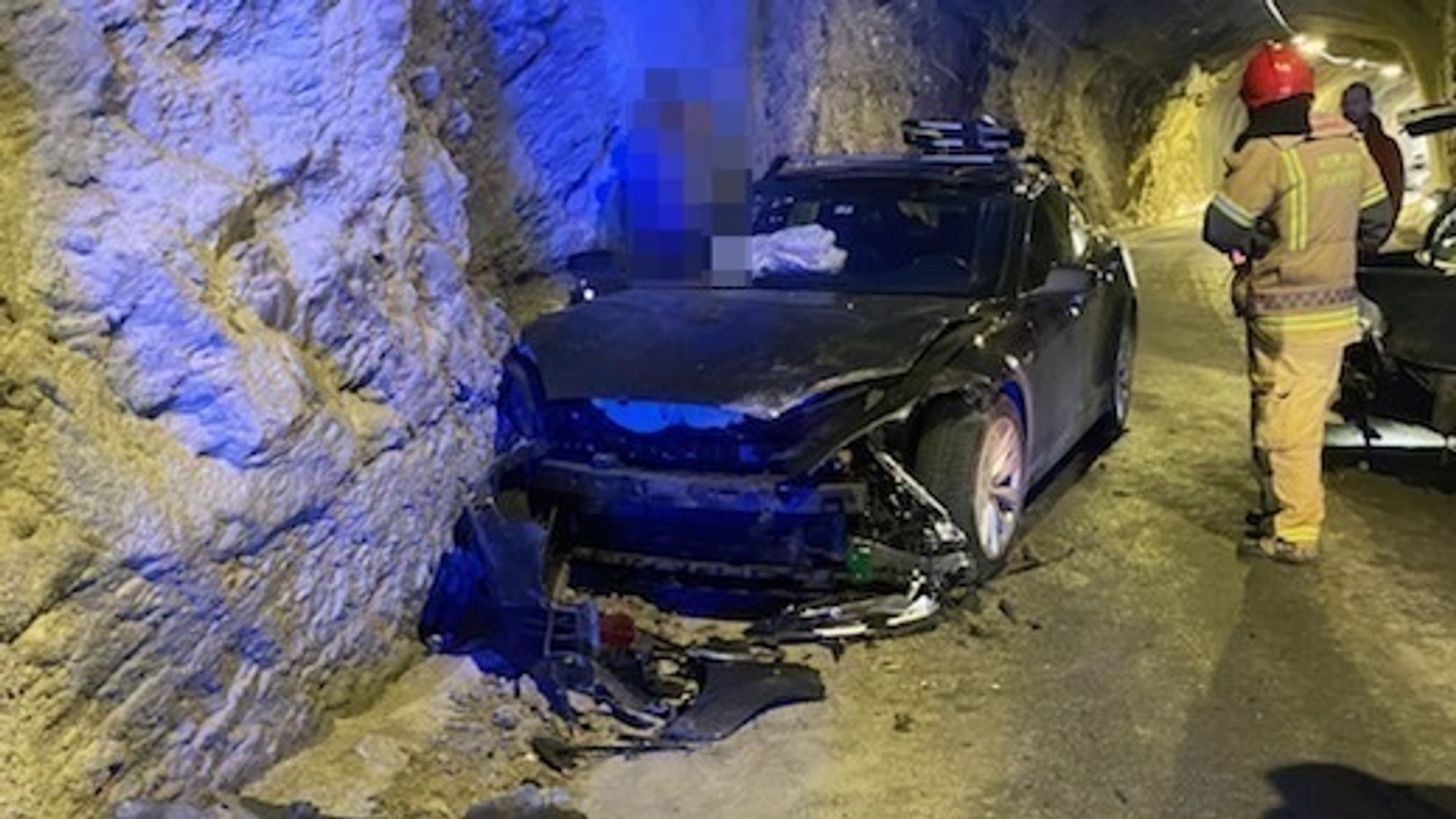 ULUKKE: Fleire bilar vart skadd i uhellet.