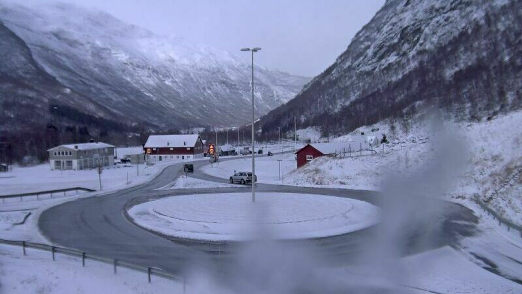Borlaugkrysset før Filefjellet og Hemsedalsfjellet måndagsmorgon.