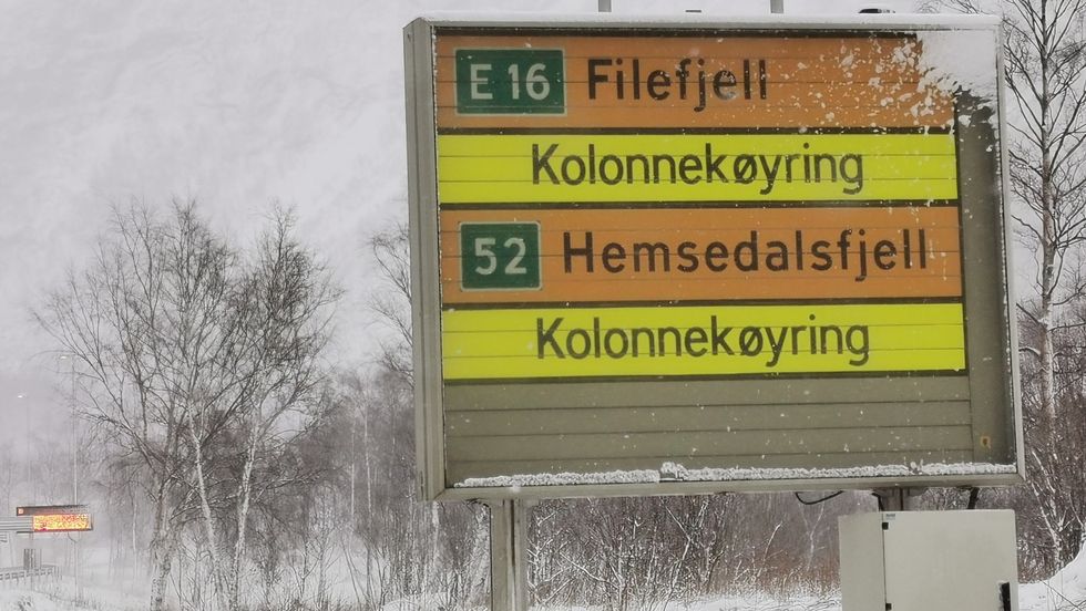 Stengde vegar og kolonnekøyring: – Det går fort mange timar